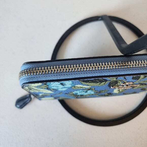 Coach Zip Wallet "EUC" - Picture 13 of 14